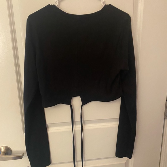 NWOT Victoria's Secret Victoria Sport Wrap Around Tie Long Sleeve Crop Top - Picture 4 of 5
